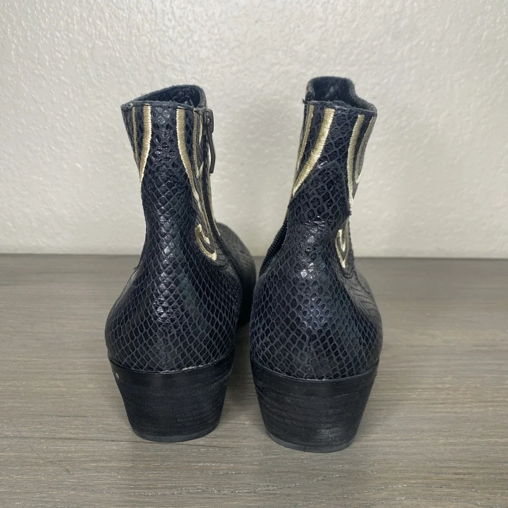 Vince Camuto Black Boots Snakeskin Print Gold Embroidered Western Womens‎ 9M